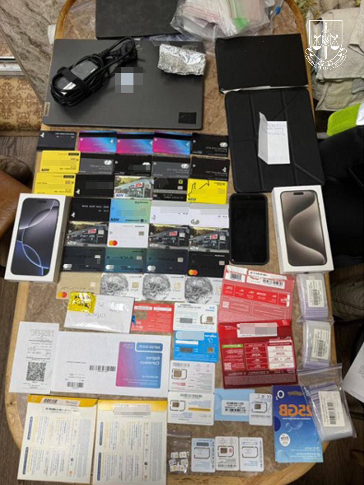 Генпрокуратура викрила банди, в яких були чиновники і правоохоронці: займалися зброєю та наркотиками 2