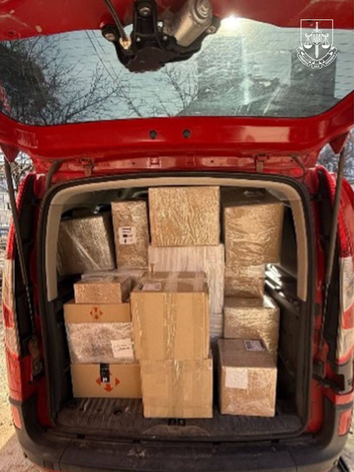 Генпрокуратура викрила банди, в яких були чиновники і правоохоронці: займалися зброєю та наркотиками 6