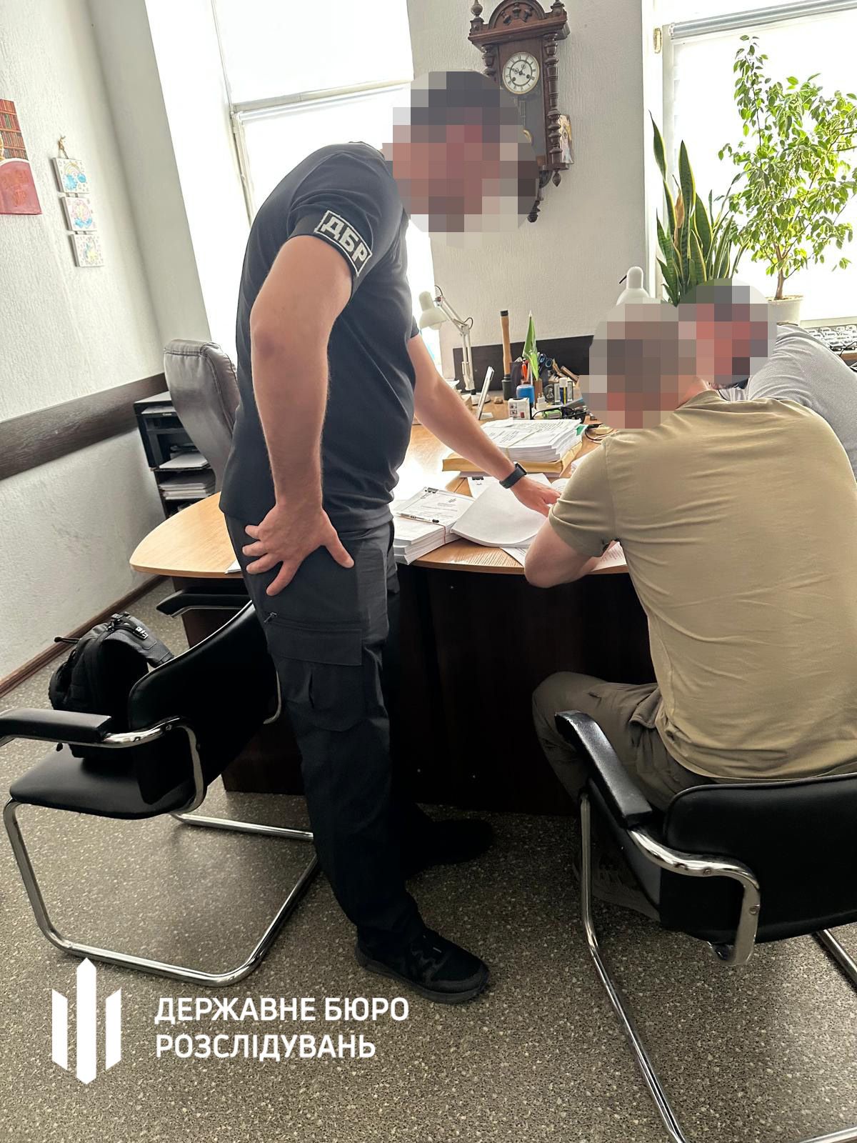 На Донеччині суд організував масштабну схему допомоги ухилянтам: втекли з країни десятки чоловіків 2
