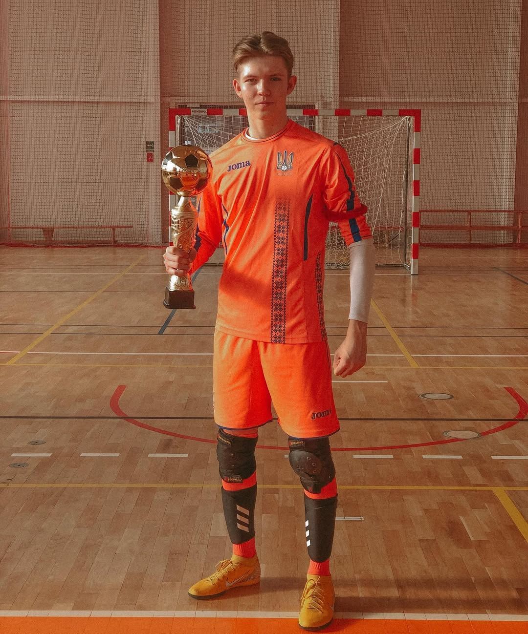 Якби не вийшло з шоу-бізнесом, став би футболістом