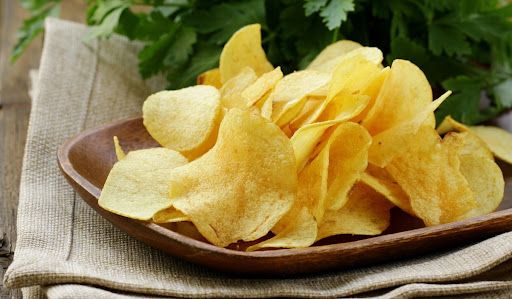 Чипсы являются самой популярной закуской Какой сегодня, 24 августа, праздник: День Независимости Украины и Везувия 5