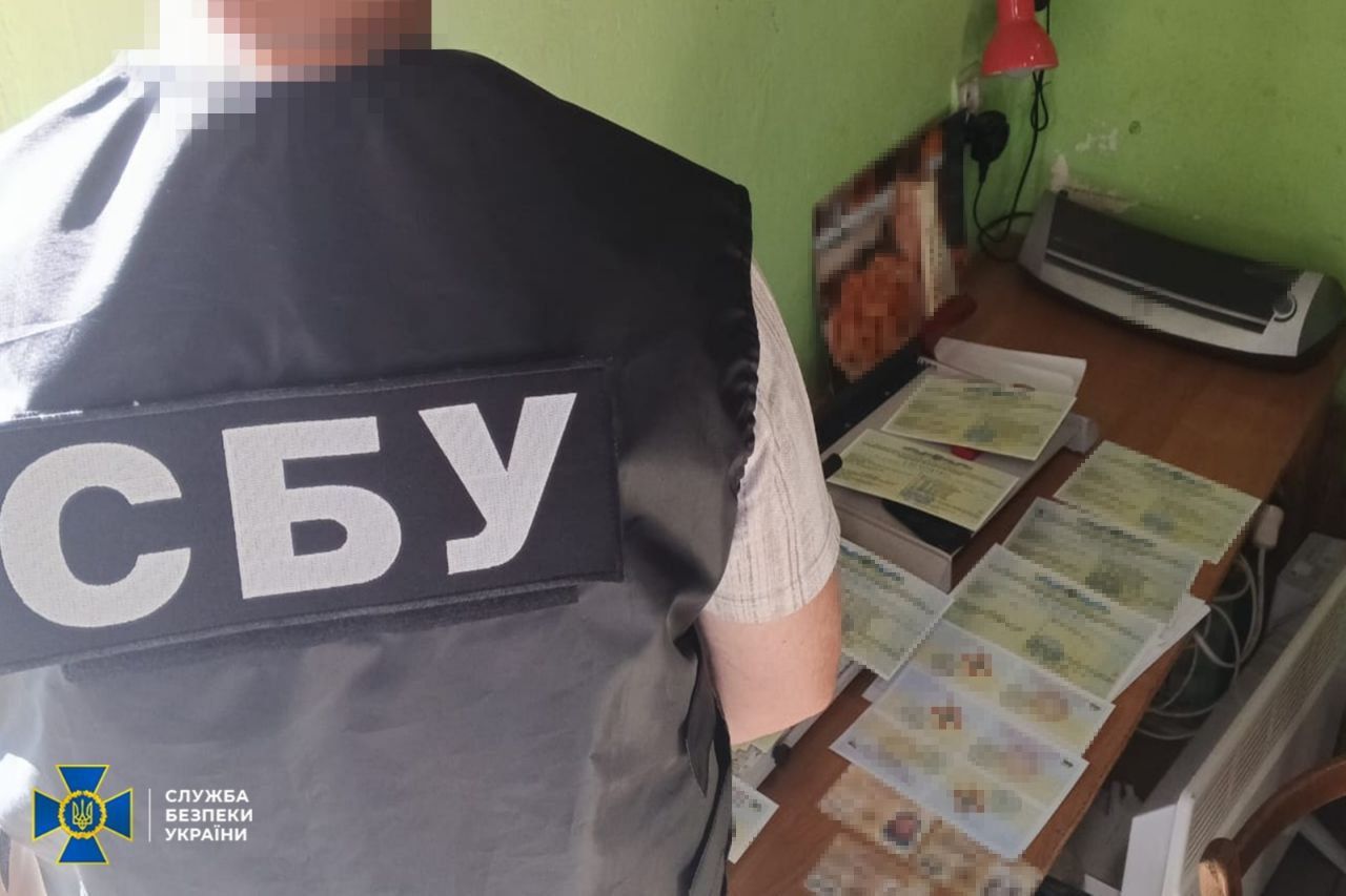 СБУ та поліція ліквідували 5 нових схем для ухилянтів: організатори можуть сісти на 9 років 1