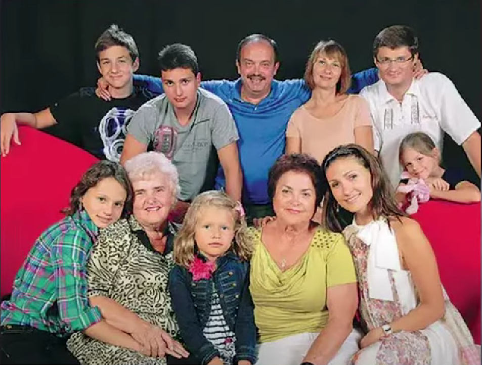 Ми з Козловим дружили сім'ями та разом зустрічали Нові роки Ми з Козловим дружили сім'ями та разом зустрічали Нові роки
