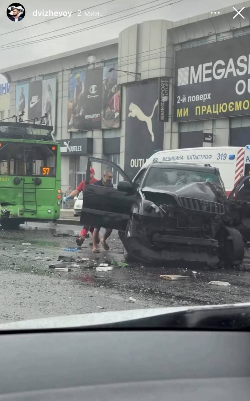 У Харкові масштабне ДТП: зіштовхнулися авто, тролейбус і автобус - є постраждалі 2