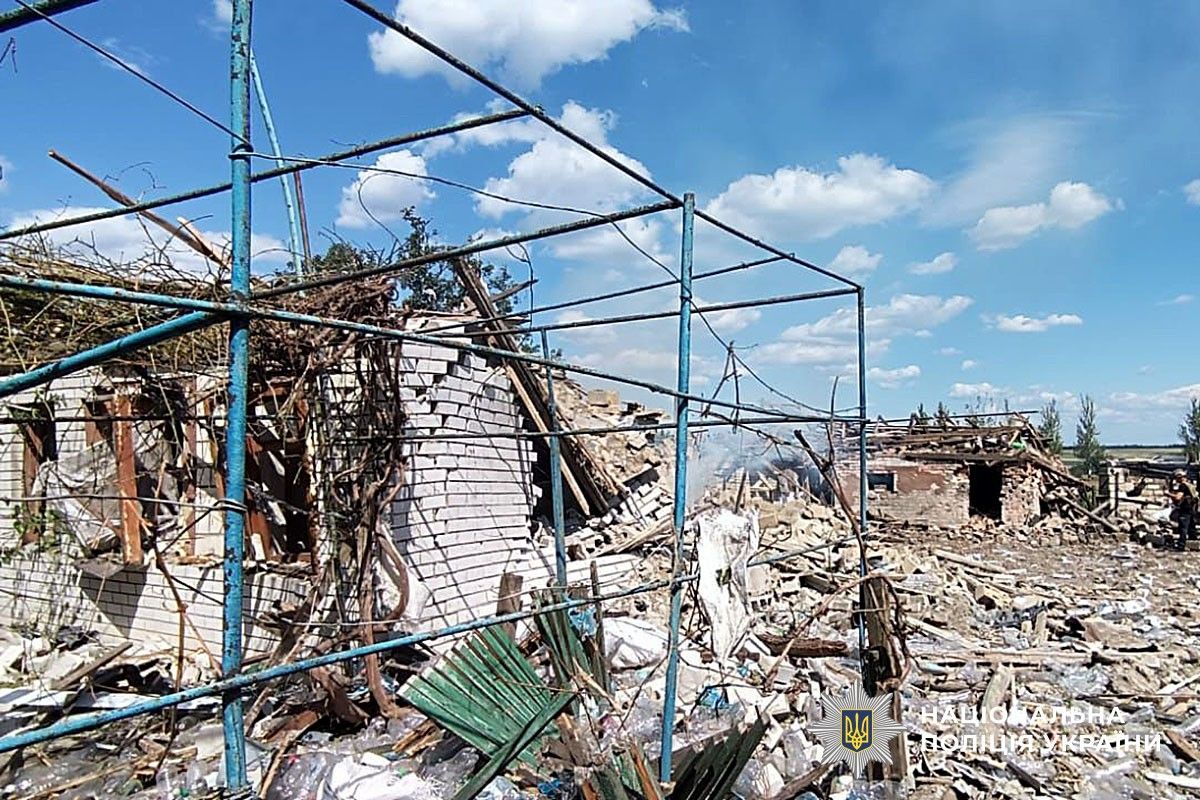 Обстріли знищують будинки разом з людьми всередині Обстріли знищують будинки разом з людьми всередині