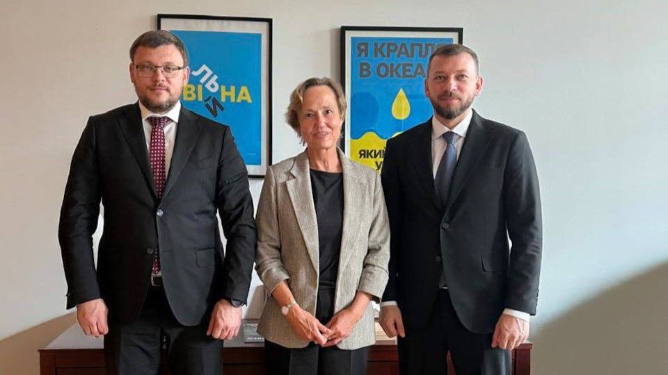 Со специальной уполномоченной и бывшим Послом ФРГ в Украине Анкой Фельдгузен Со специальной уполномоченной и бывшим Послом ФРГ в Украине Анкой Фельдгузен