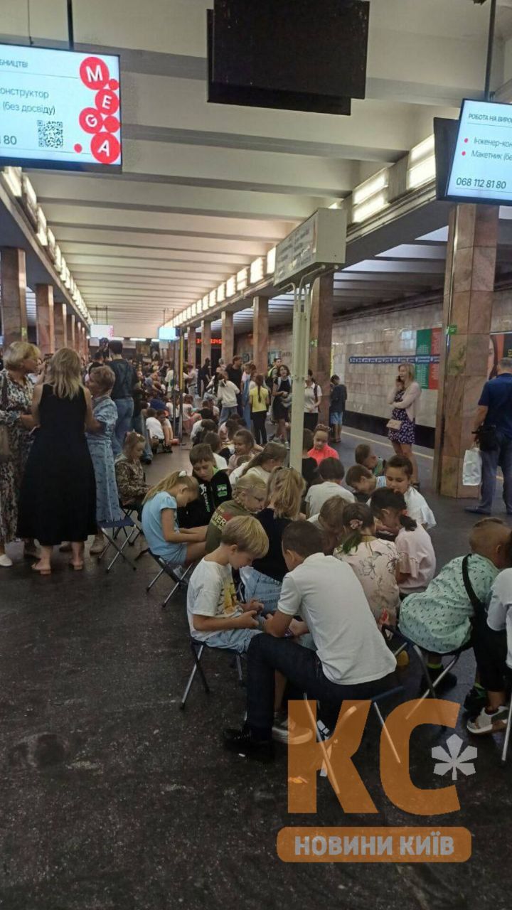 Діти в київському метро 2 вересня Діти в київському метро 2 вересня