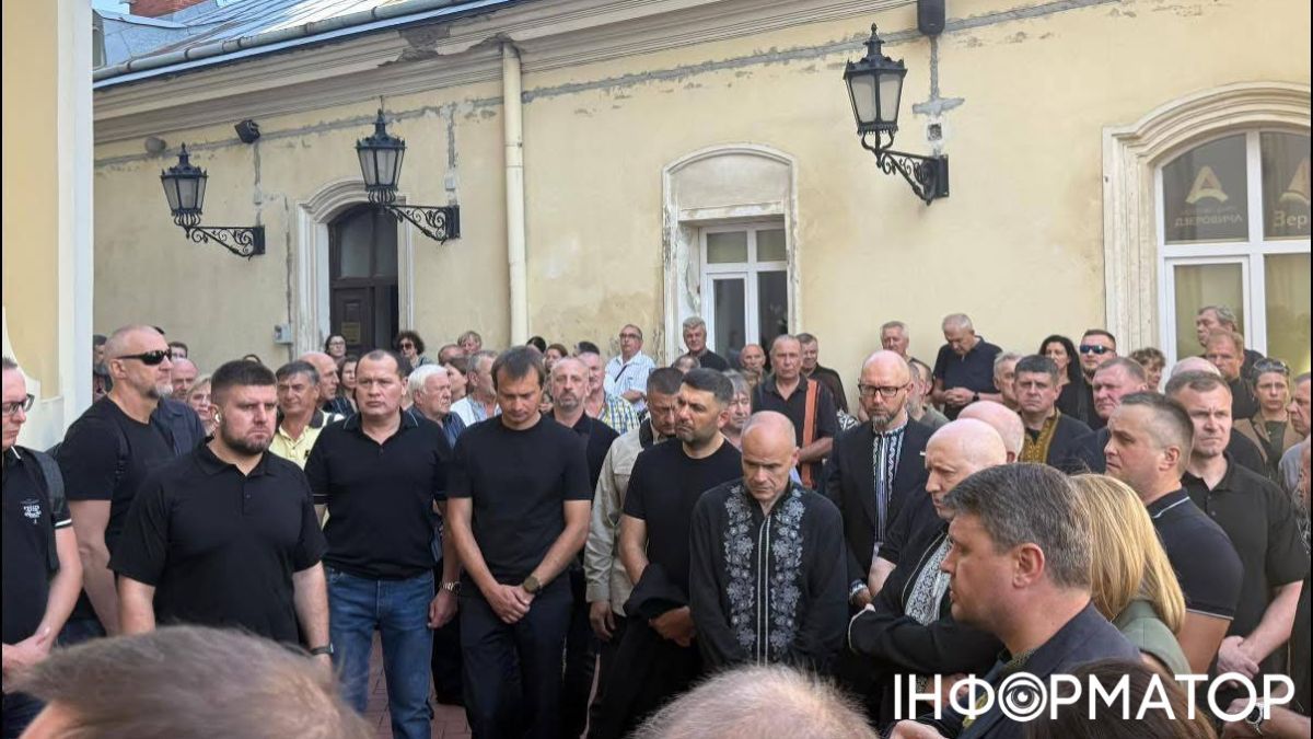 Похорони Парубія: на одній світлині купа політиків, яких всі забули