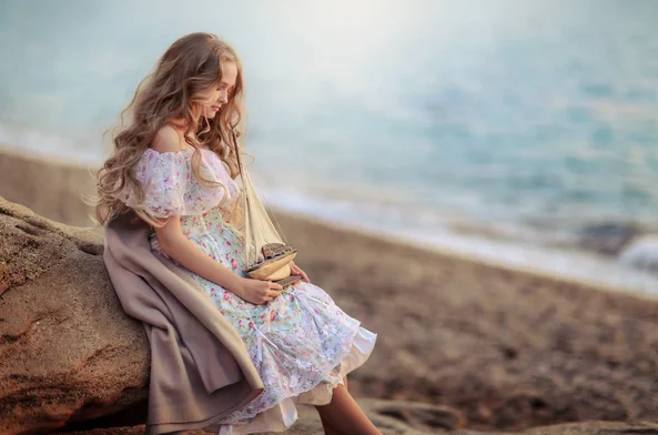 Эта особенность позволяет описывать в деталях будущее