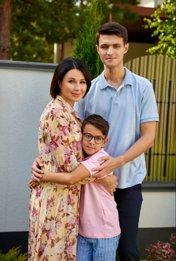 Досягнувши призивного віку син Мосейчук не став повертатися до України Досягнувши призивного віку син Мосейчук не став повертатися до України