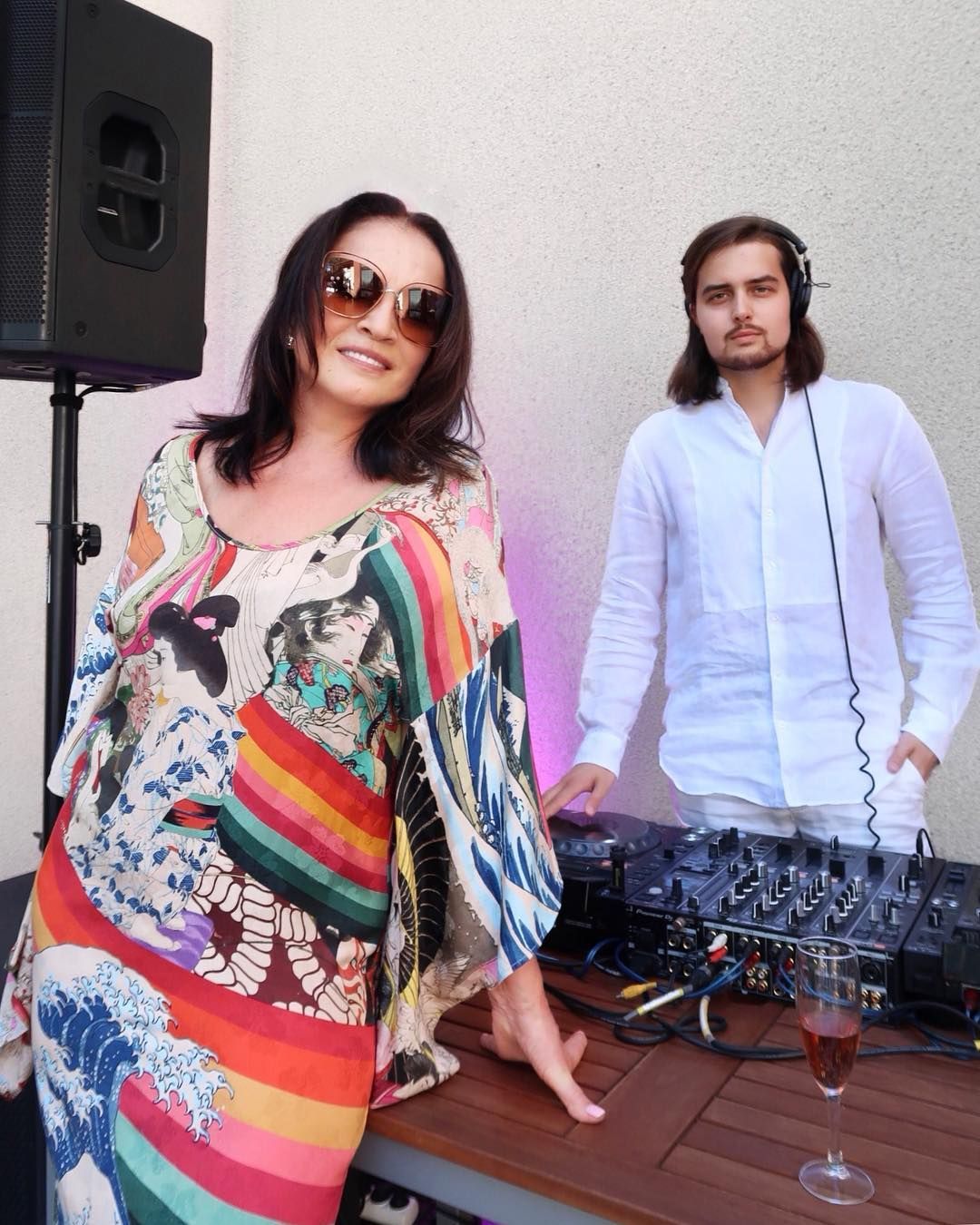 Зараз Софія Ротару залишилася одна в Україіні - син та онуки виїхали Зараз Софія Ротару залишилася одна в Україіні - син та онуки виїхали