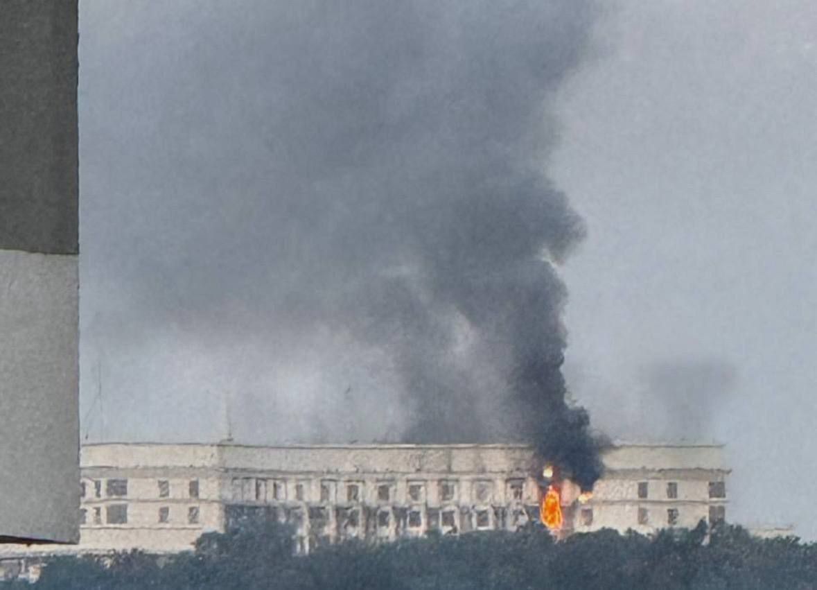 Атака на Киев: в столице есть погибшие, десятки пострадавших горит здание Кабмина 3