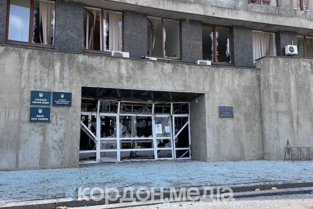 Суми атакував дрон РФ: пошкоджена будівля ОВА, є поранені (фото) 2