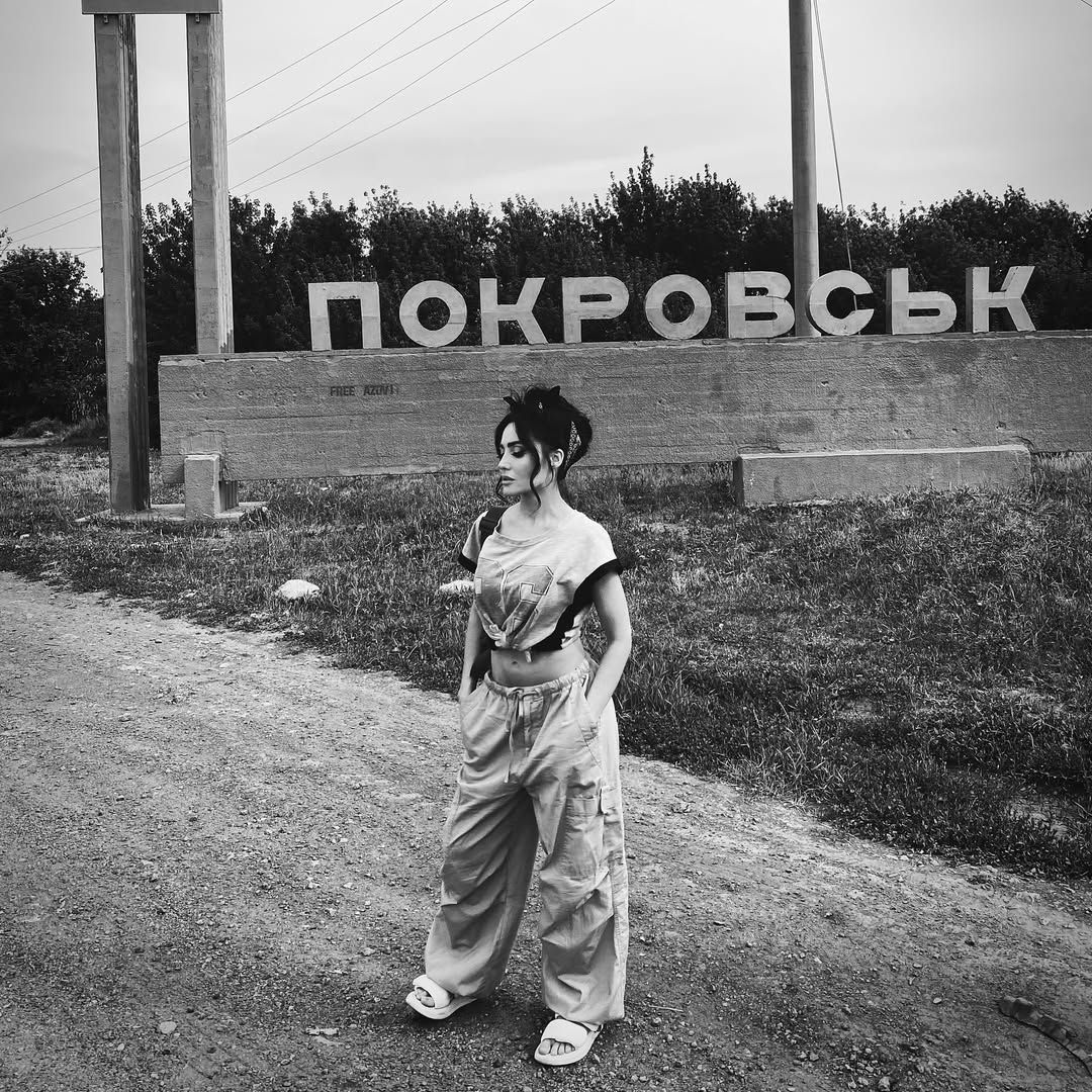 Бывшая парнерка Дорна в горячие точки, а Иван в Париж Бывшая парнерка Дорна в горячие точки, а Иван в Париж