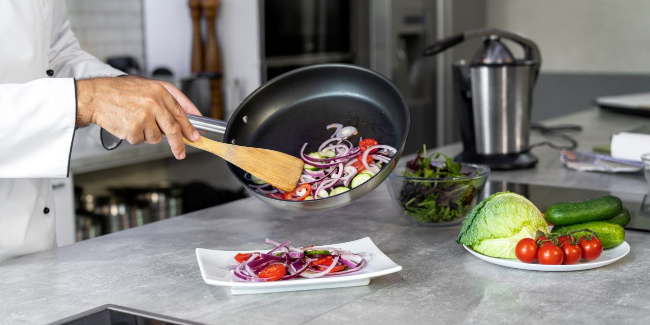 Тефлонові сковорідки краще замінити на керамічні