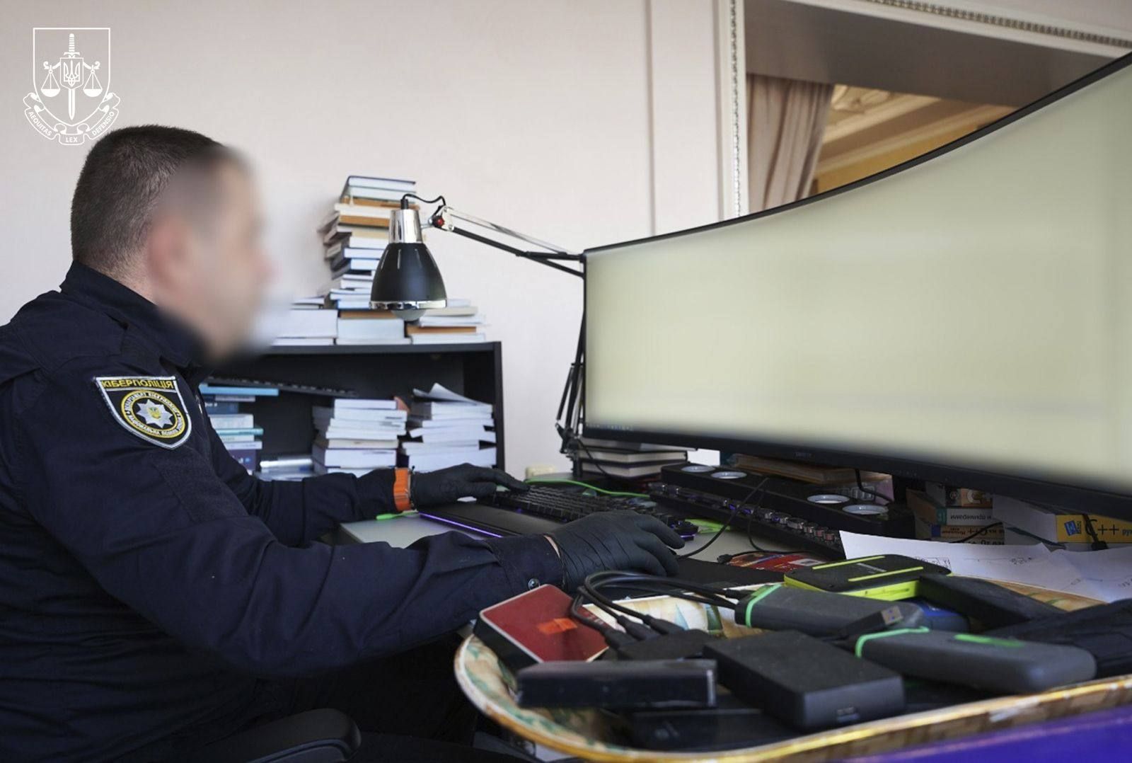 Ущерб на миллиарды: разоблачили сеть хакеров, которые взламывали компании по всему миру (фото) 3