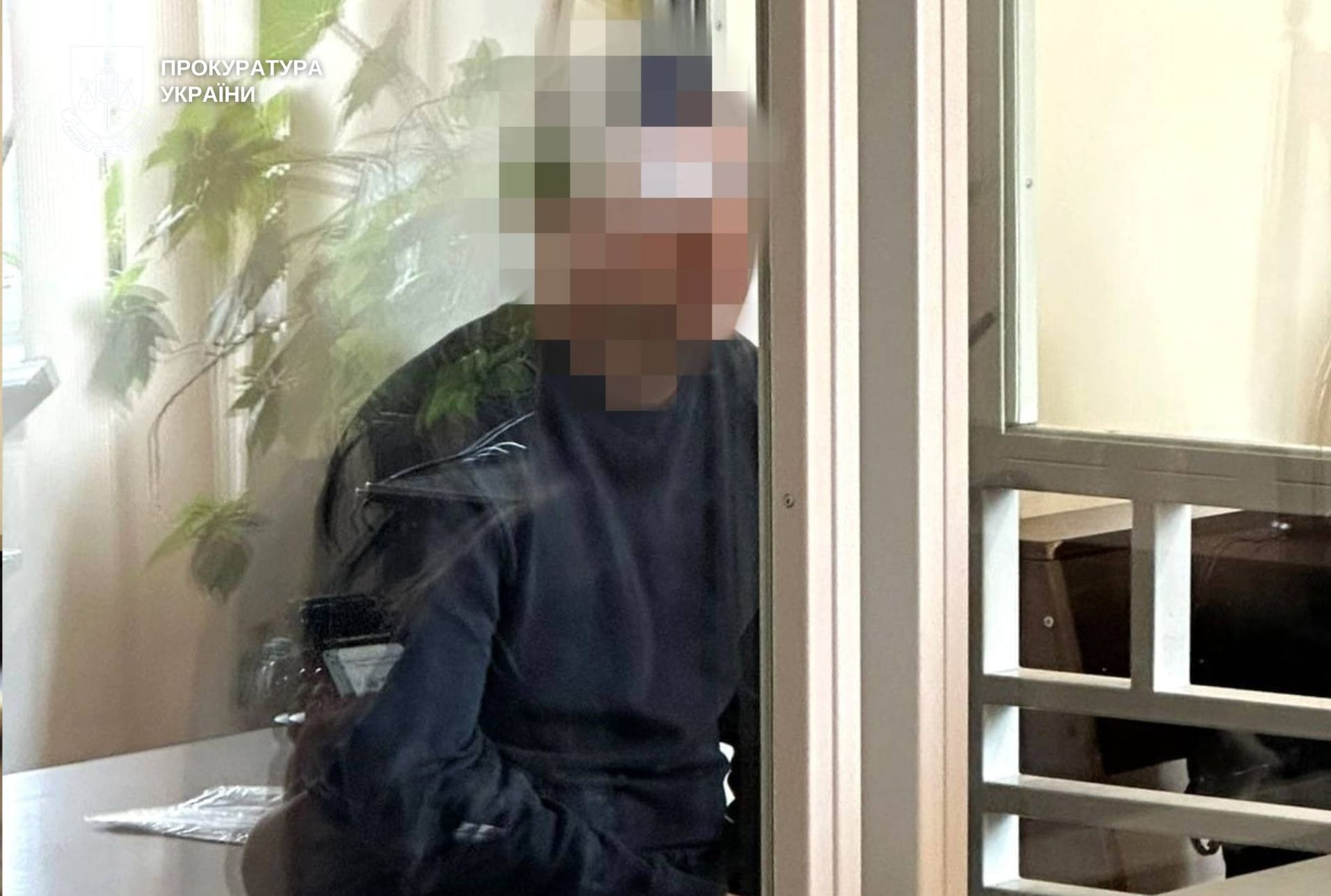 Зґвалтування неповнолітньої на Хмельниччині: двох підозрюваних затримали і взяли під варту 1