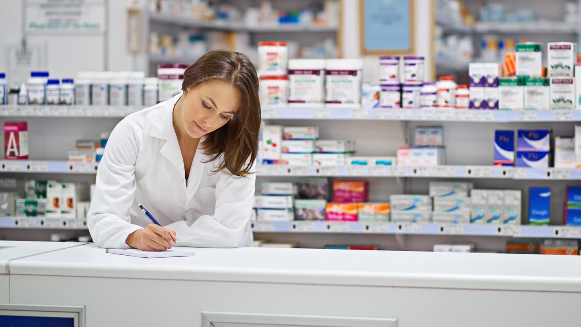 Фармацевтик – важная для общества отрасль медицины Какой сегодня, 20 сентября, праздник: День городов Херсон и Кропивницкий, хирурга и фармацевта Украины 3