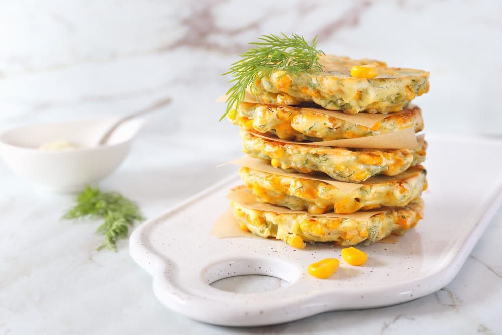 Оладьи получаются рыхлыми, а кукуруза придает сладости. Оладьи получаются рыхлыми, а кукуруза придает сладости.