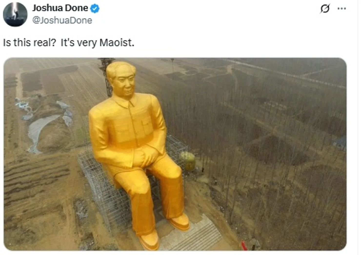 Золотую статую Трампа поставили в центре Вашингтона: в руке он держит биткоин (фото) 5