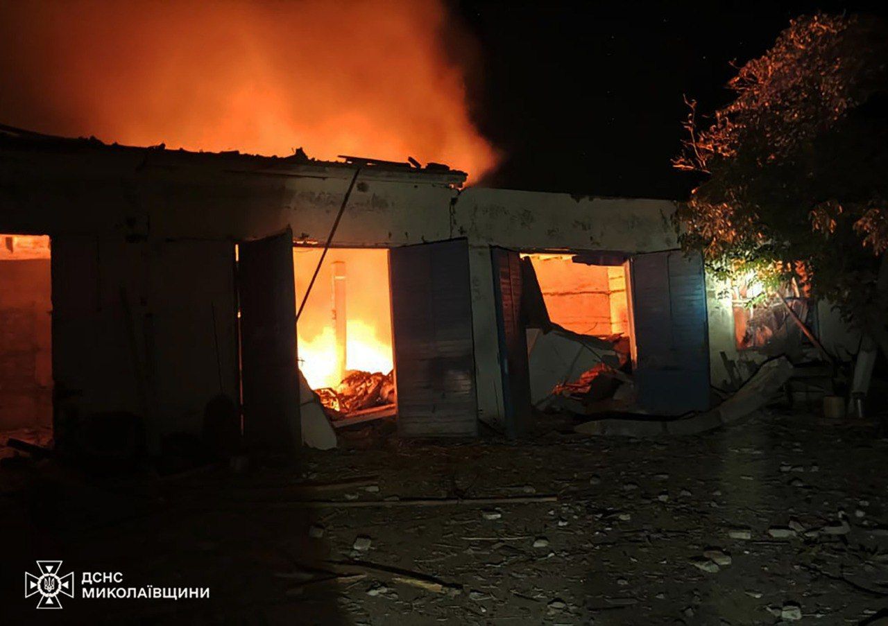 В Днепре враг попал в жилую многоэтажку, в Николаевской области - вспыхнули пожары: фото последствий 4