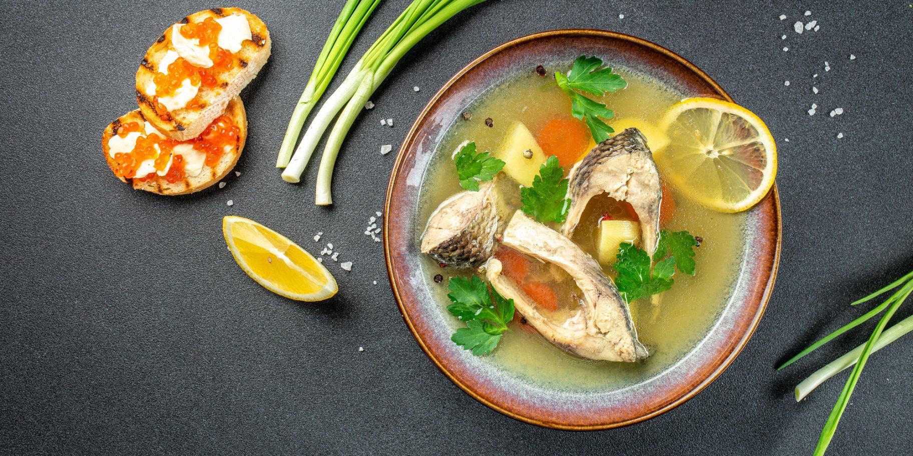 Уха имеет пикантный горьковатый вкус