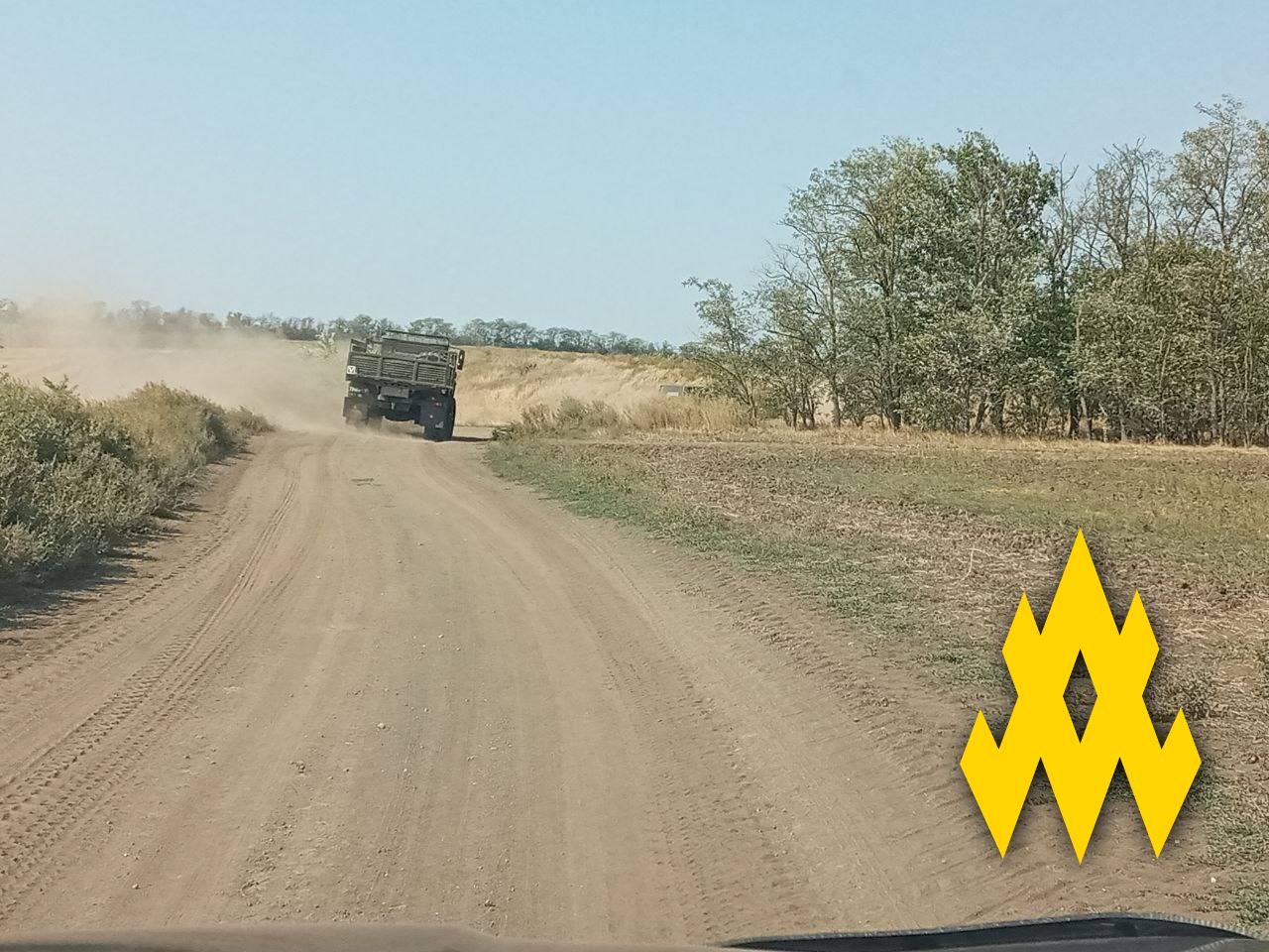 Партизаны показали фото испуганных россиян, спасающих уцелевшие боеприпасы Партизаны показали фото испуганных россиян, спасающих уцелевшие боеприпасы