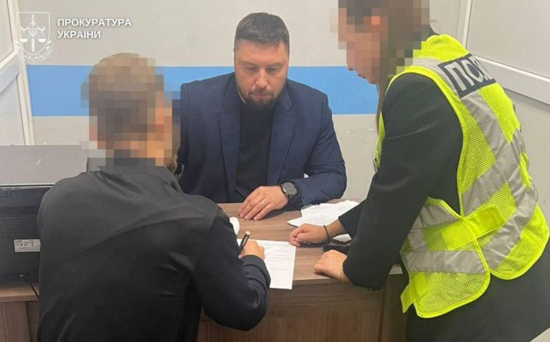 З підозрюваним вже тривають слідчі дії З підозрюваним вже тривають слідчі дії