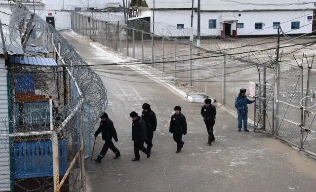 Рідкісні кадри із двору СІЗО №2 Таганрогу ще 10 років тому злили в мережу. Рідкісні кадри із двору СІЗО №2 Таганрогу ще 10 років тому злили в мережу.