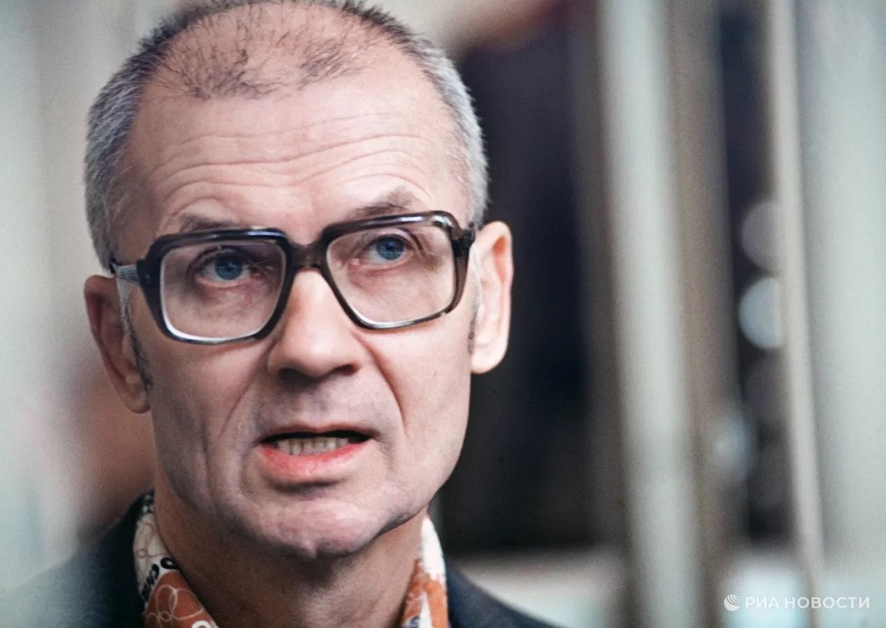 В одиночному карцері СІЗО №2 Таганрога утримували у ХХХХ ростовського маніяка Чикатило, який В одиночному карцері СІЗО №2 Таганрога утримували у ХХХХ ростовського маніяка Чикатило, який