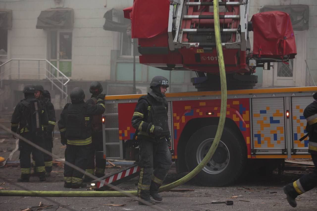 Російський удар по центру Дніпра: надходить інформація про загиблих 4