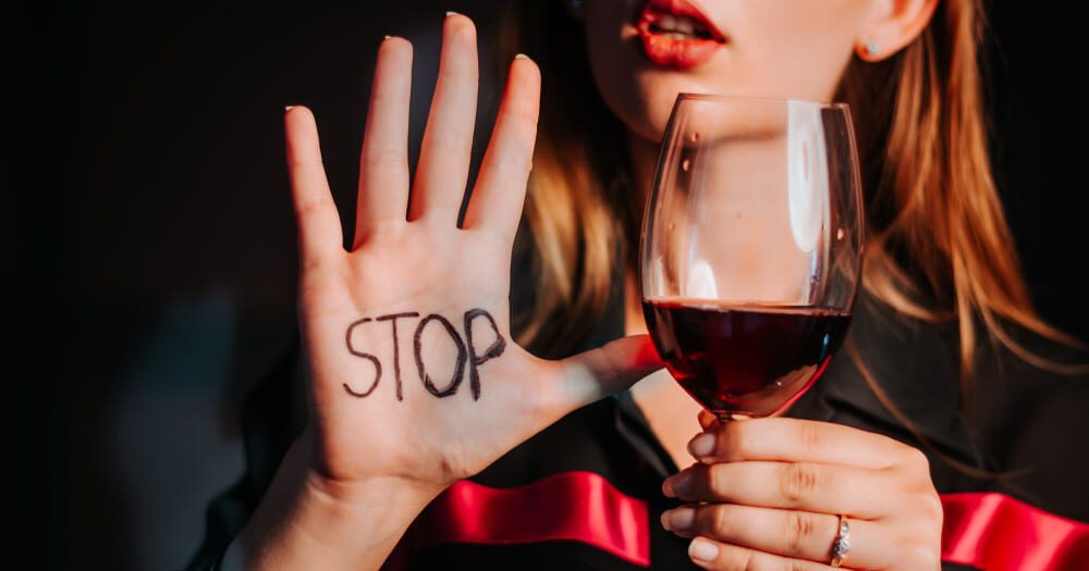 Алкоголь губительно влияет на людей Какой сегодня, 2 октября, праздник: Всемирный день игры и воздушного шарика 3