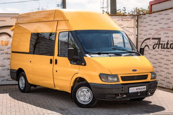 Ford Transit 2002 року. На такому Баранов перевозить посилки Укрпошти Ford Transit 2002 року. На такому Баранов перевозить посилки Укрпошти