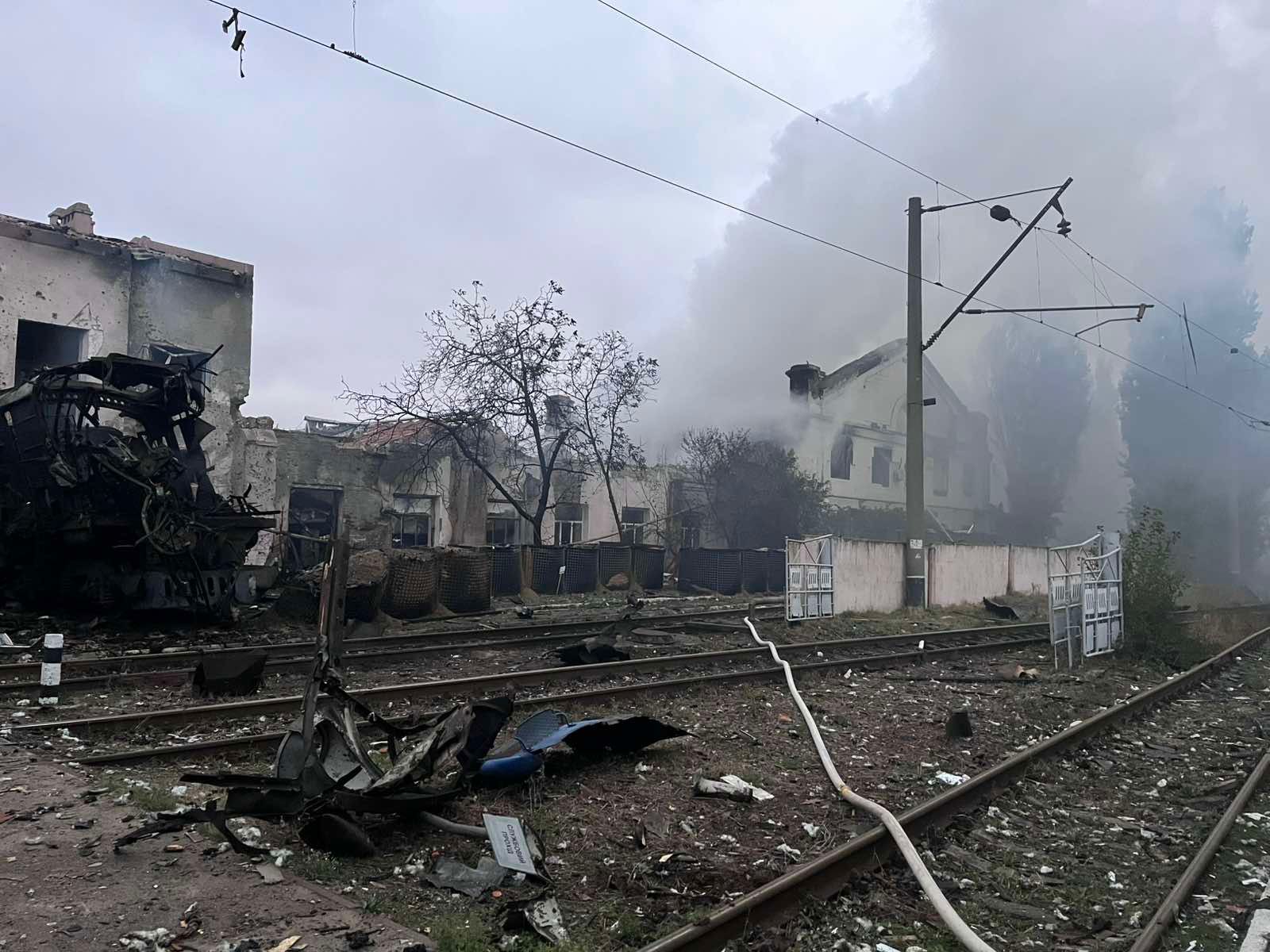 Наслідки удару по депо в Одесі Наслідки удару по депо в Одесі