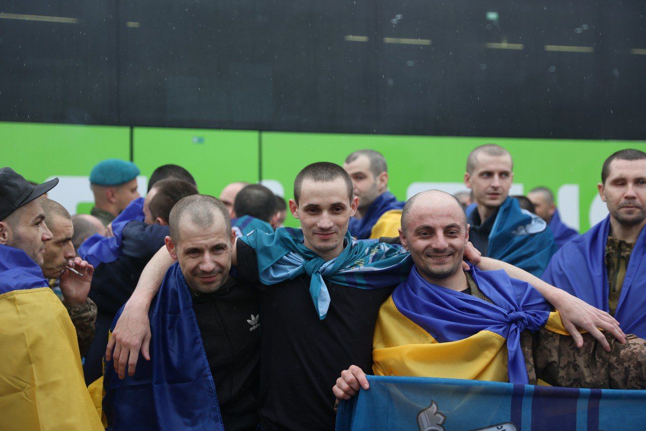 Україна та Росія провели новий обмін полоненими: серед звільнених - захисники Маріуполя та Азовсталі 7