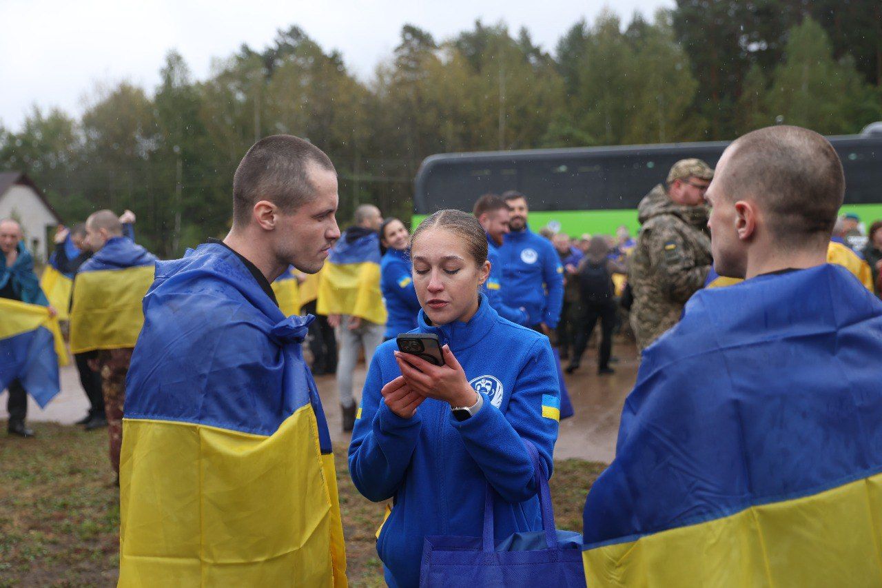 Україна та Росія провели новий обмін полоненими: серед звільнених - захисники Маріуполя та Азовсталі 5