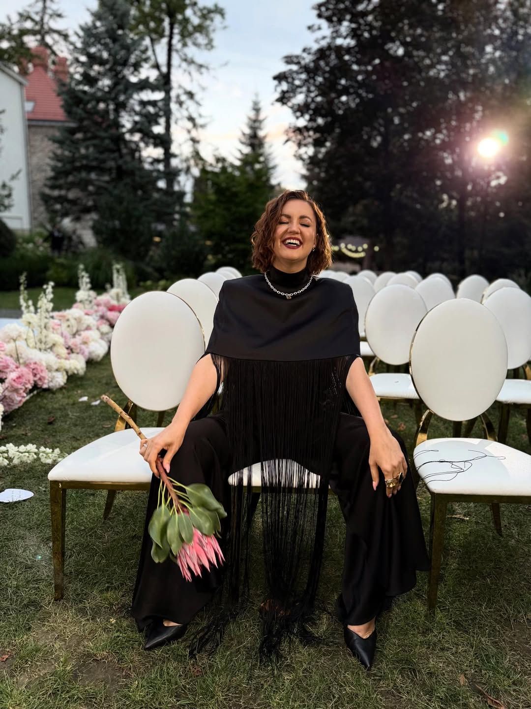 Проведя 890 свадеб Цыбульская, самые страшные из них вспоминает теперь с улыбкой. Проведя 890 свадеб Цыбульская, самые страшные из них вспоминает теперь с улыбкой.