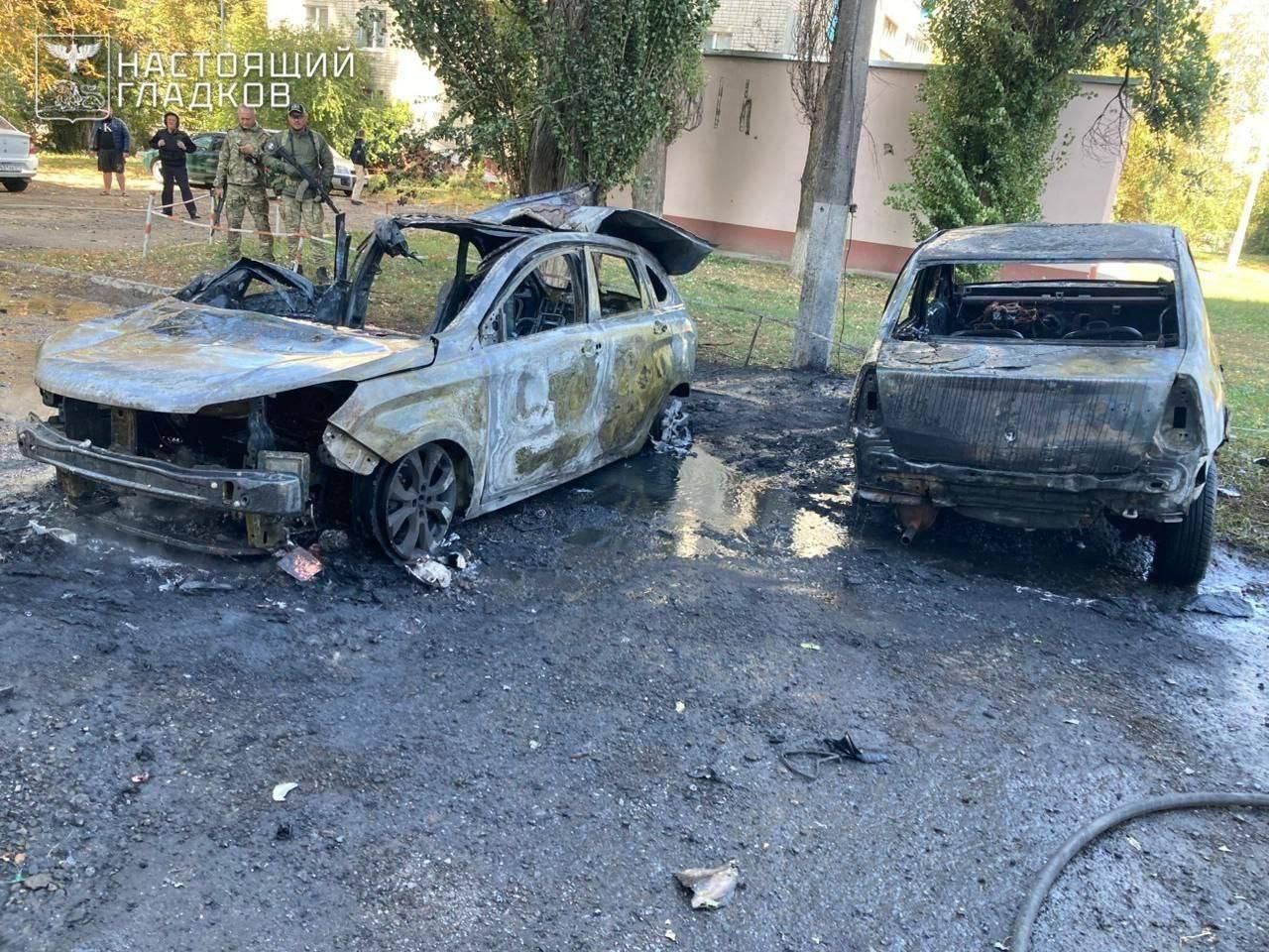 Российские автомобили не уцелели в пожаре Российские автомобили не уцелели в пожаре
