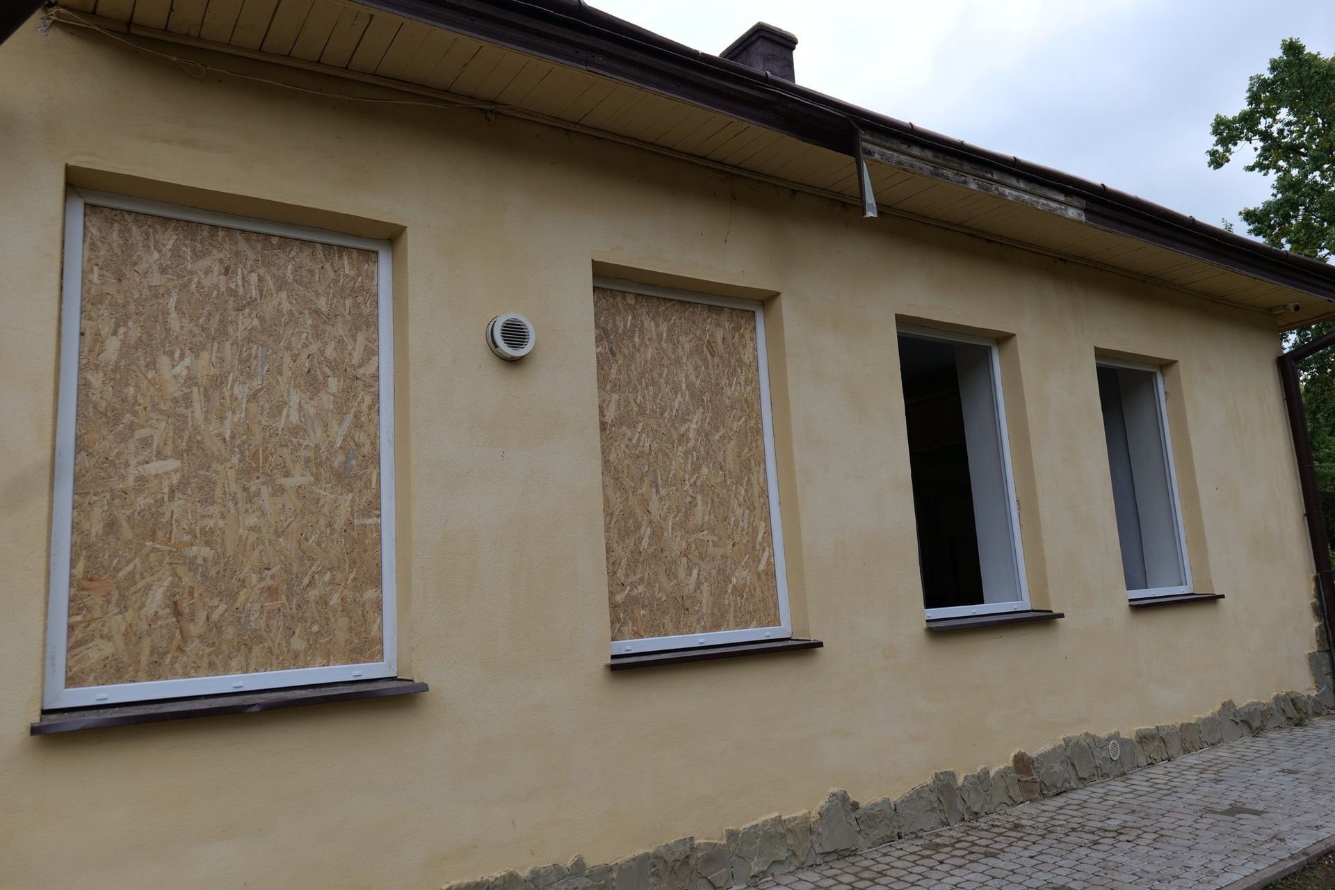 Зруйнована дзвіниця, посічено дах: від нальоту РФ постраждав храм Успіння Богородиці у Львові 2