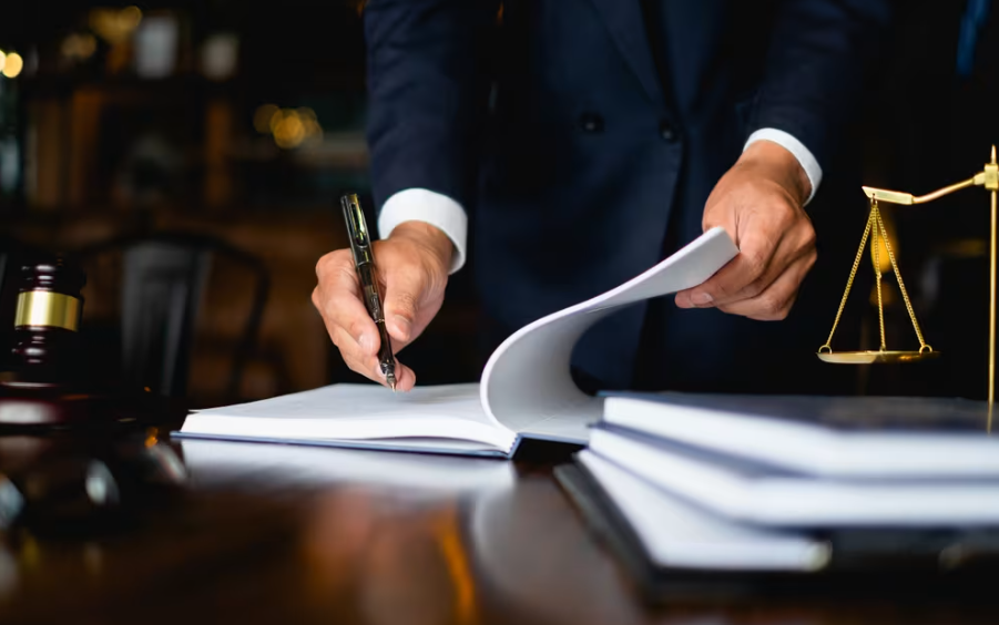 Яке сьогодні, 8 жовтня, свято: День юриста України та Міжнародний день бездоріжжя 2