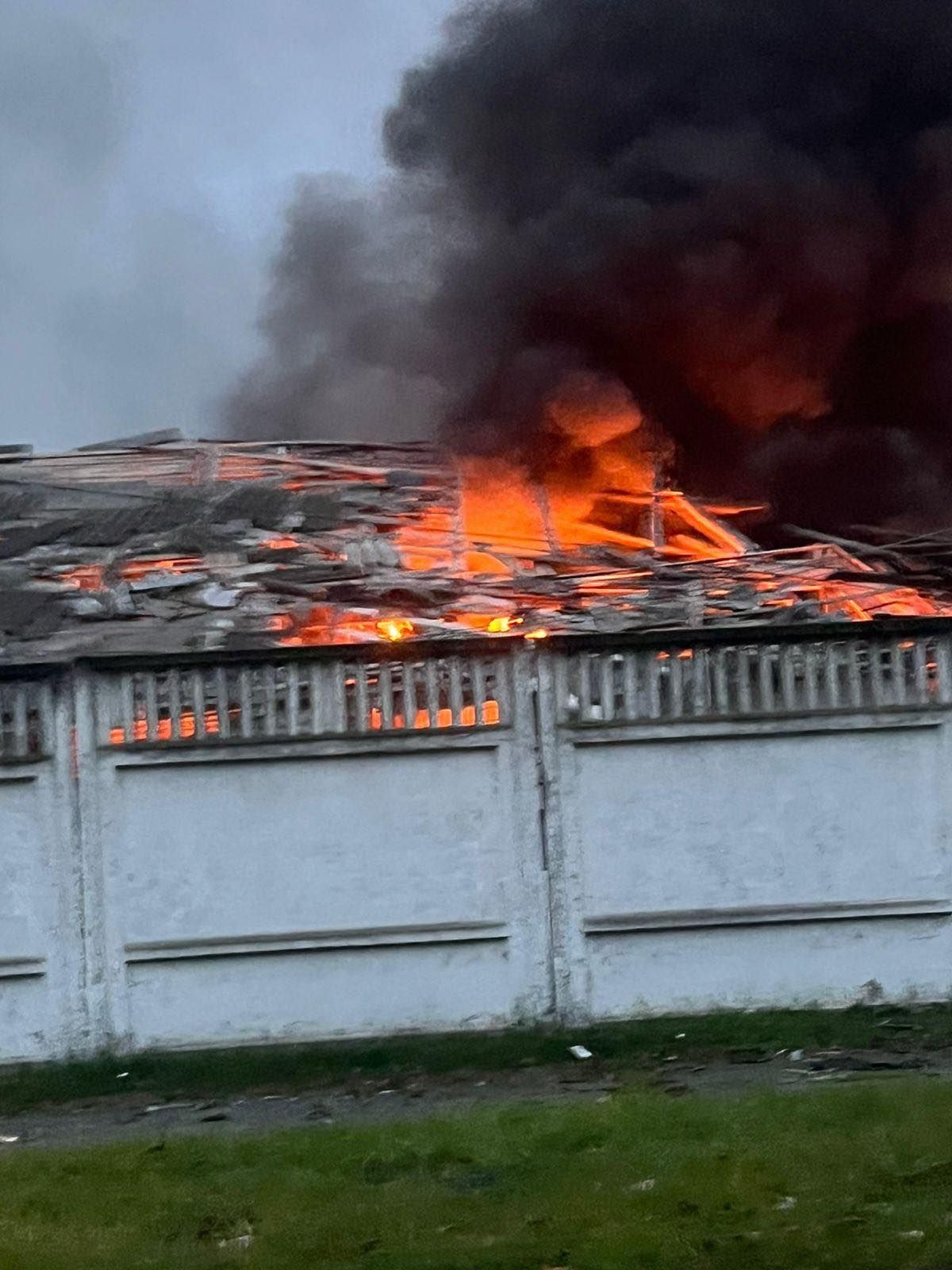 Пожежа сталася на зерносховищі агропідприємства Пожежа сталася на зерносховищі агропідприємства