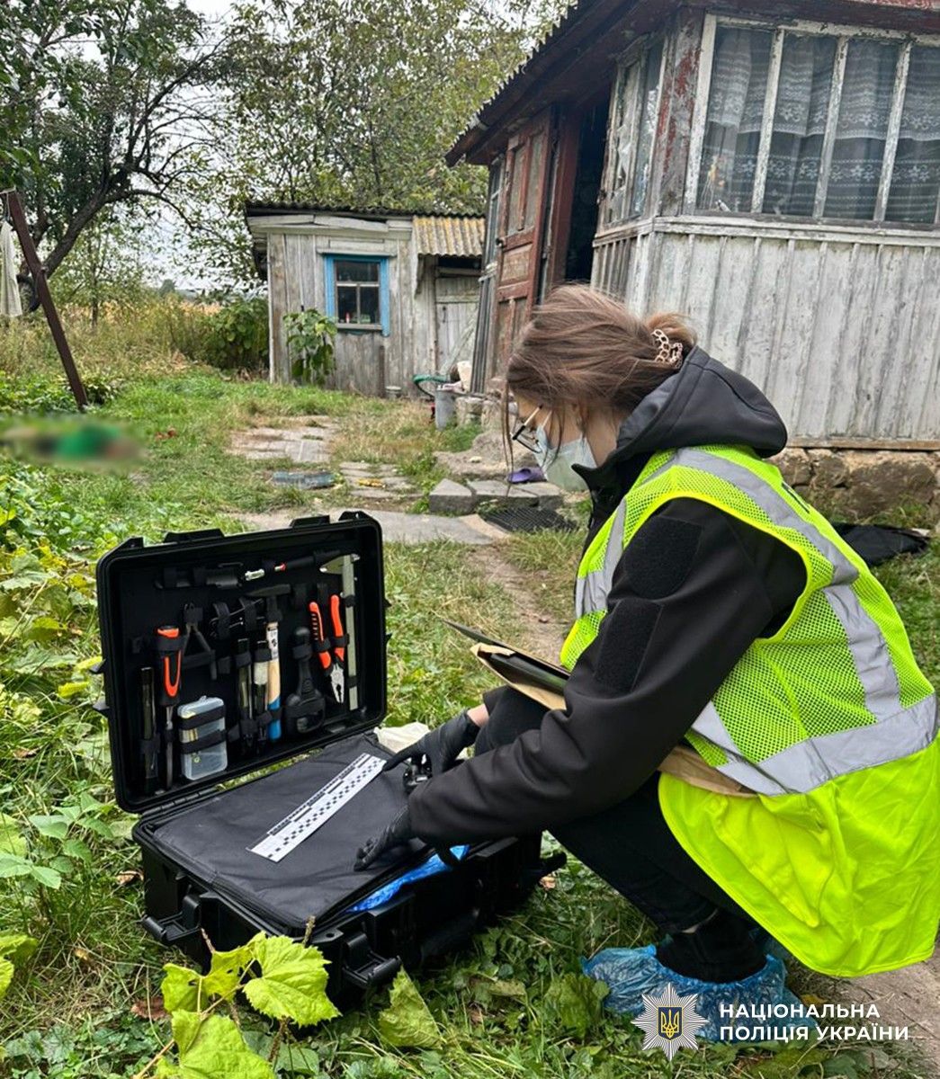 На Житомирщині чоловік жорстоко вбив дружину, 9-річну доньку, собаку та кішок 3