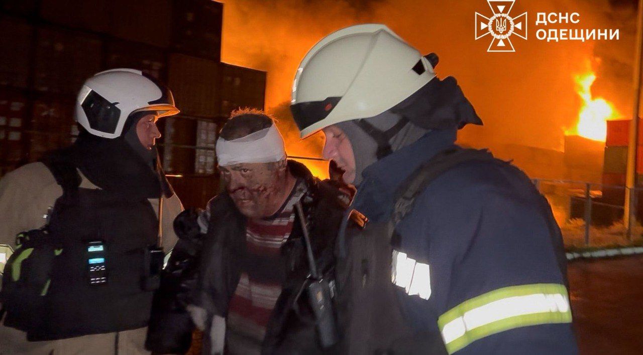 Масована атака на Одещині: п’ятеро постраждалих, великі пожежі в порту й житлових будинках 4