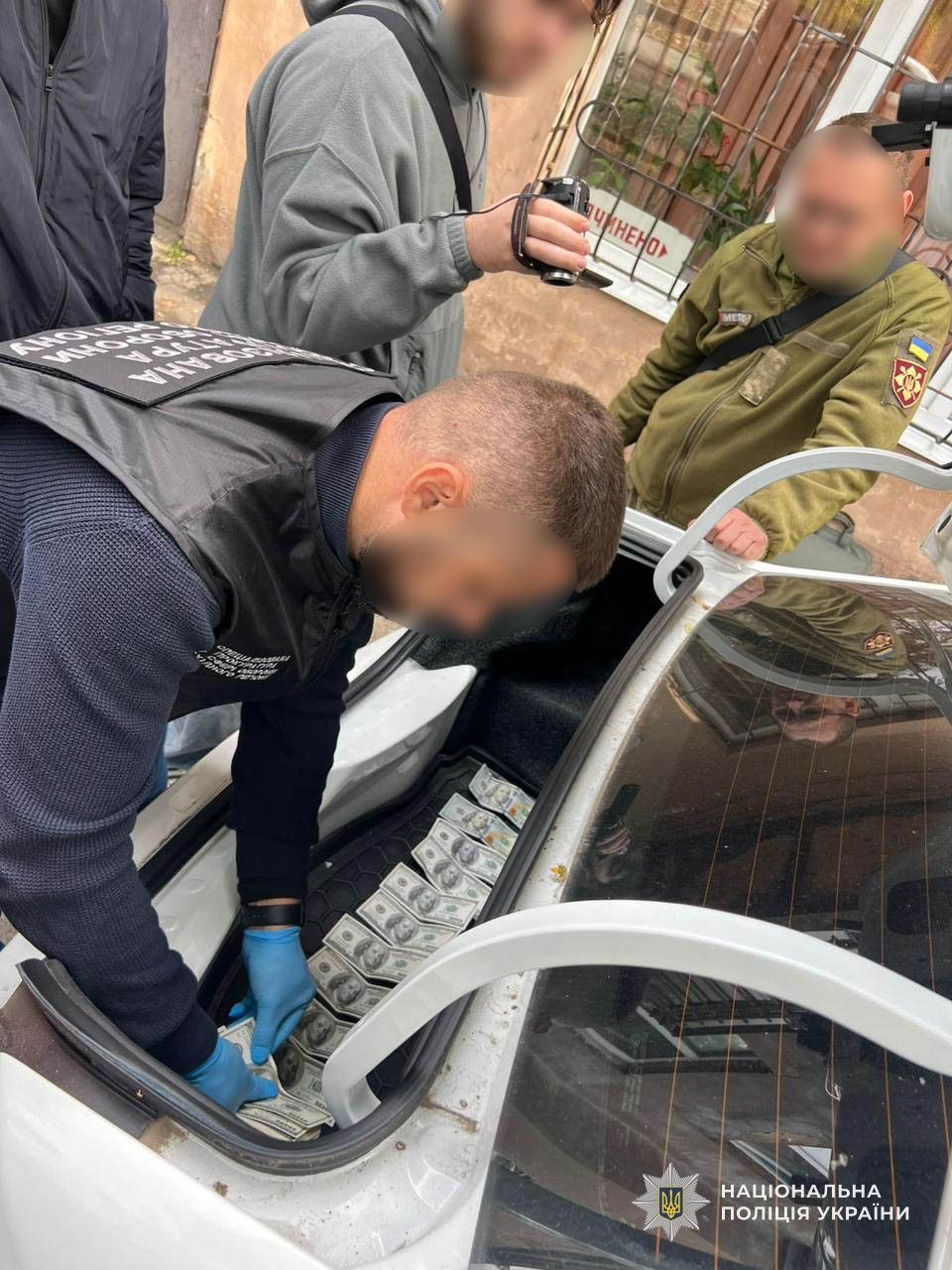 В Днепре САП поймал работника ТЦК, предлагавшего статус непригодного за 20 тыс. долларов 3