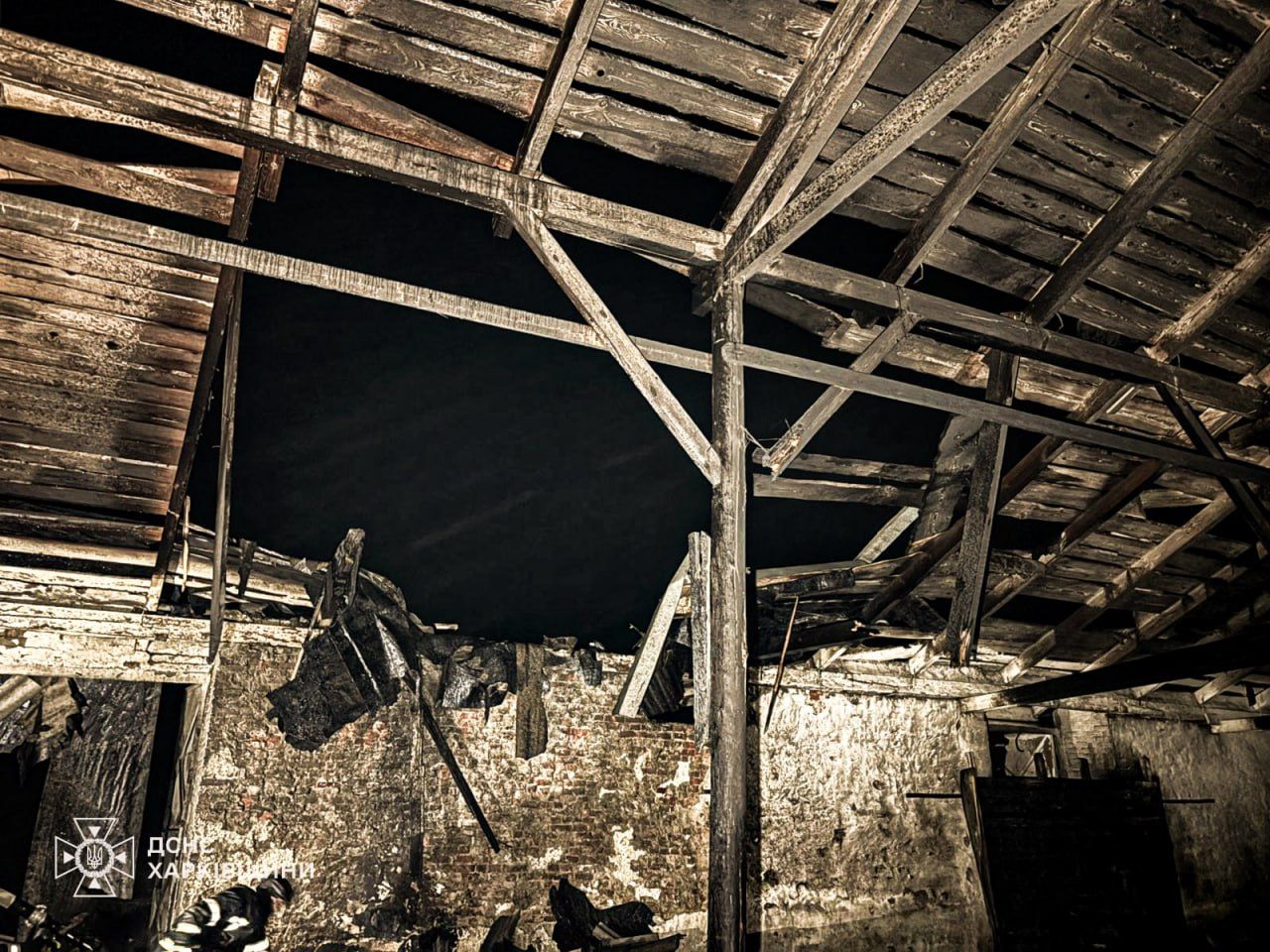 Обстрелы Харьковщины: в результате атаки РФ вспыхнули пожары, пострадали 2