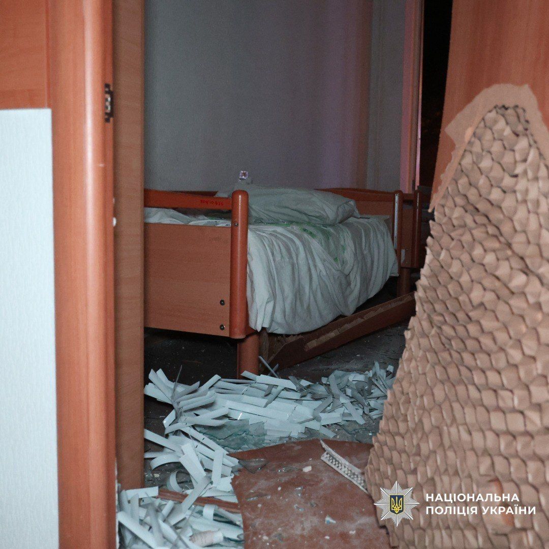 В Харькове из-за обстрела РФ повреждено здание больницы, ранены 1