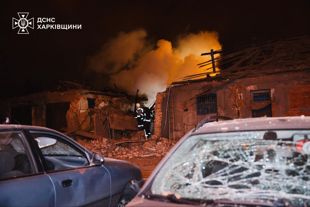 В Харькове из-за обстрела РФ повреждено здание больницы, есть раненые 6