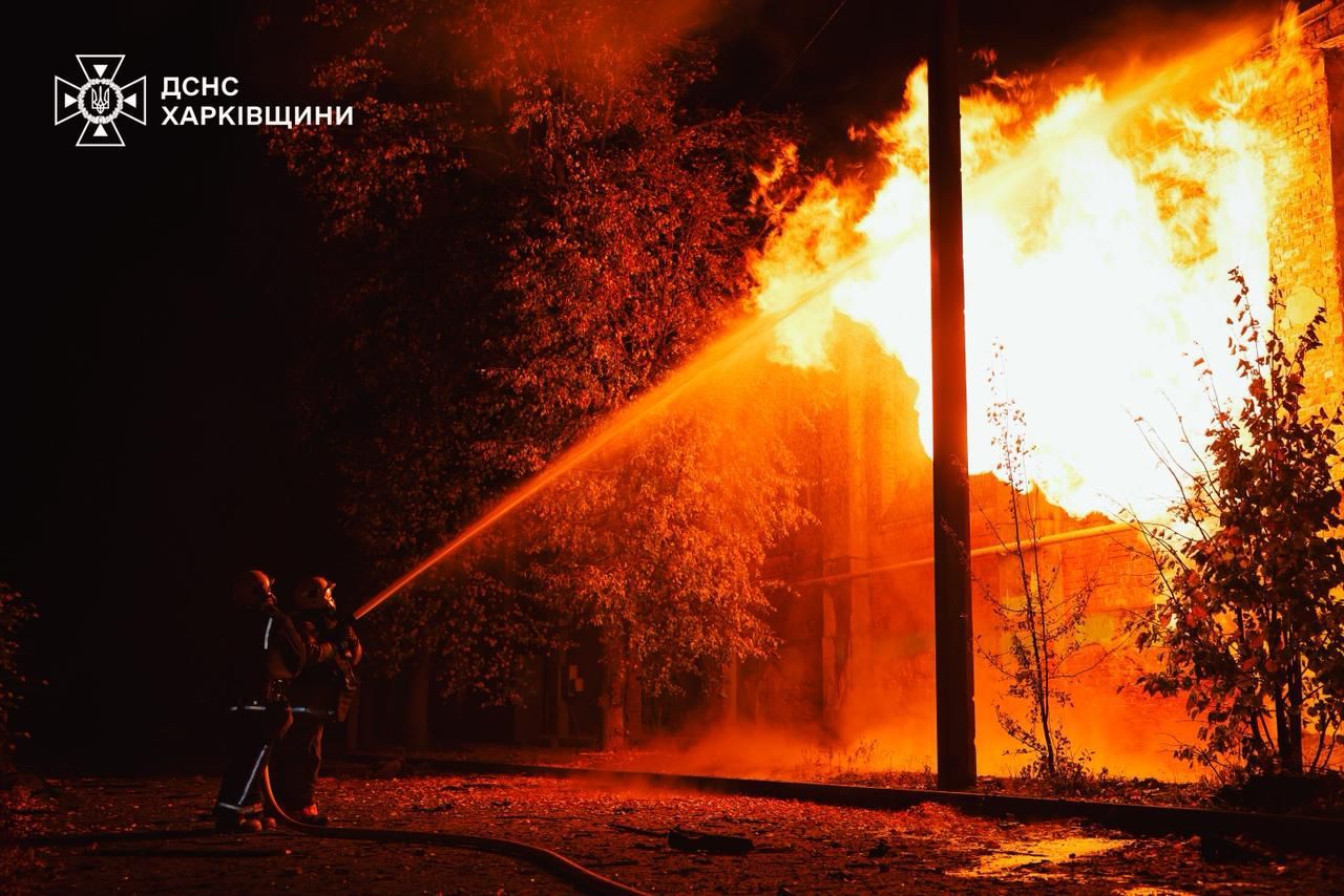ДСНС були на місці і гасили пожежу ДСНС були на місці і гасили пожежу