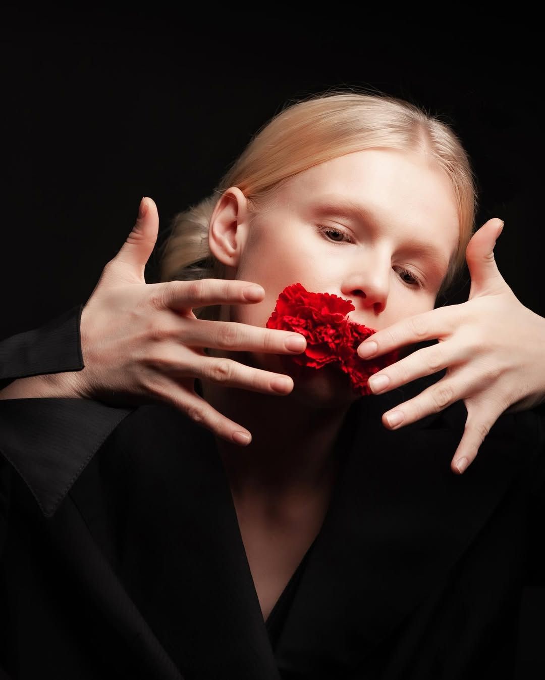 Марина вирішила не розповідати про чоловіка, який уникає публічності