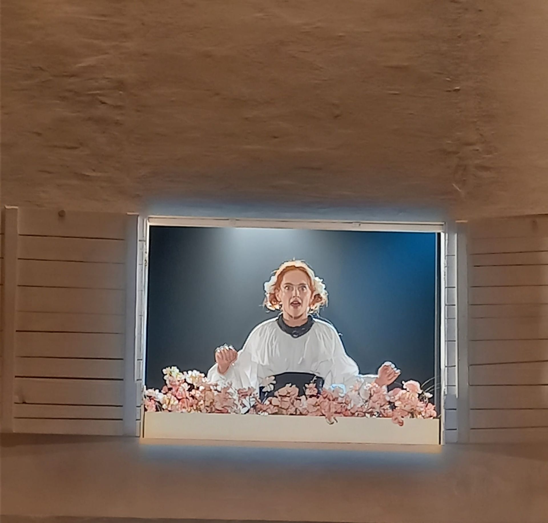 Іноді Марії під час цієї сценни доводилося тримати на руках малого сина 